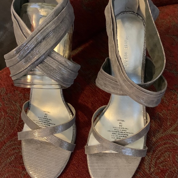 Heeled Nine West sandals in shimmery grey. - Picture 1 of 8
